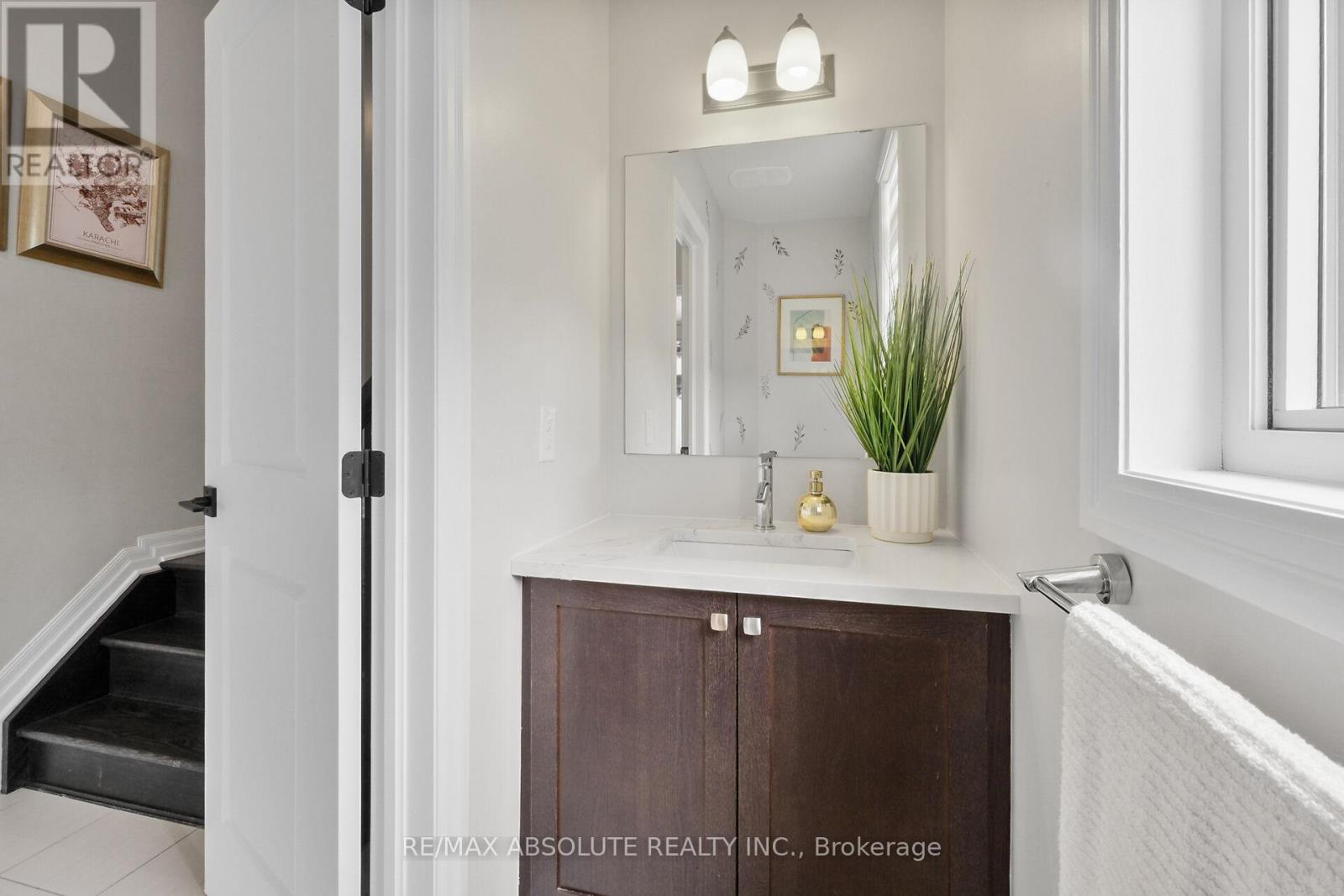 Photo 6 of 243 Overberg Way, Ottawa ON