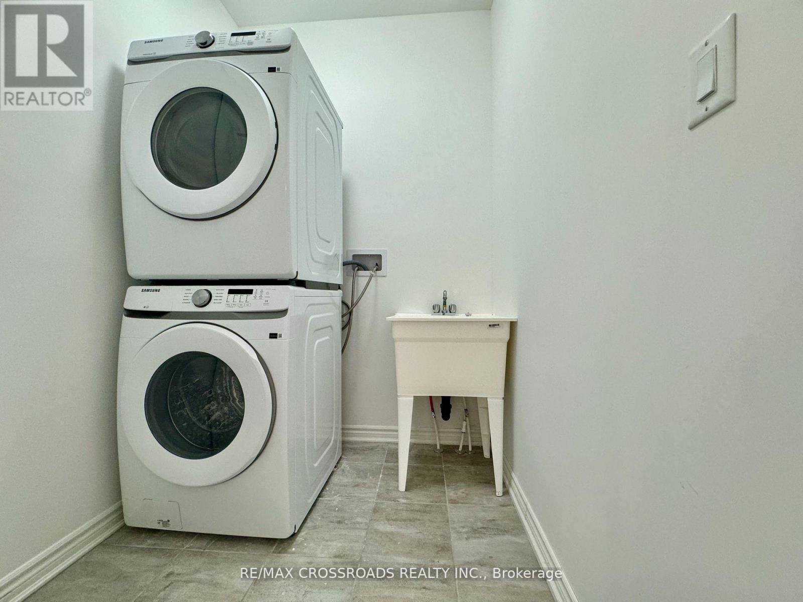Photo 25 of Main 3083 Blazing Star Avenue, Pickering ON