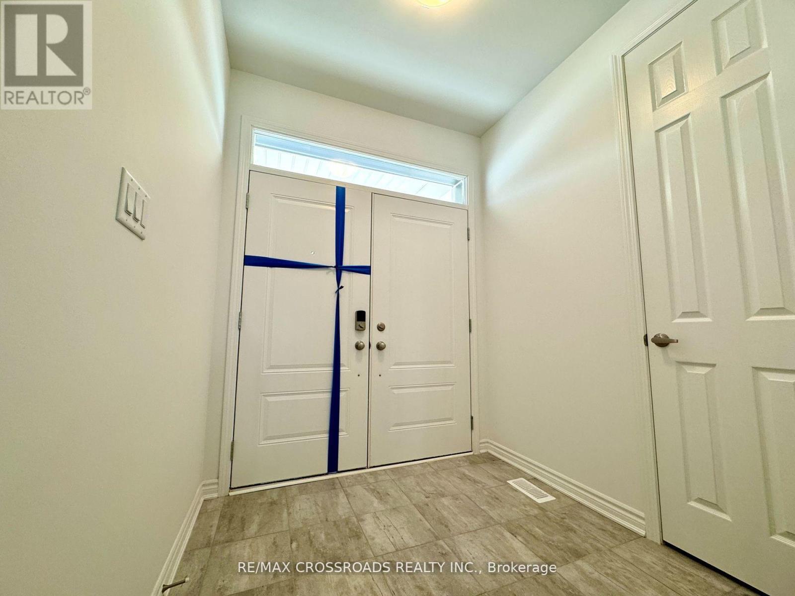 Photo 4 of Main 3083 Blazing Star Avenue, Pickering ON