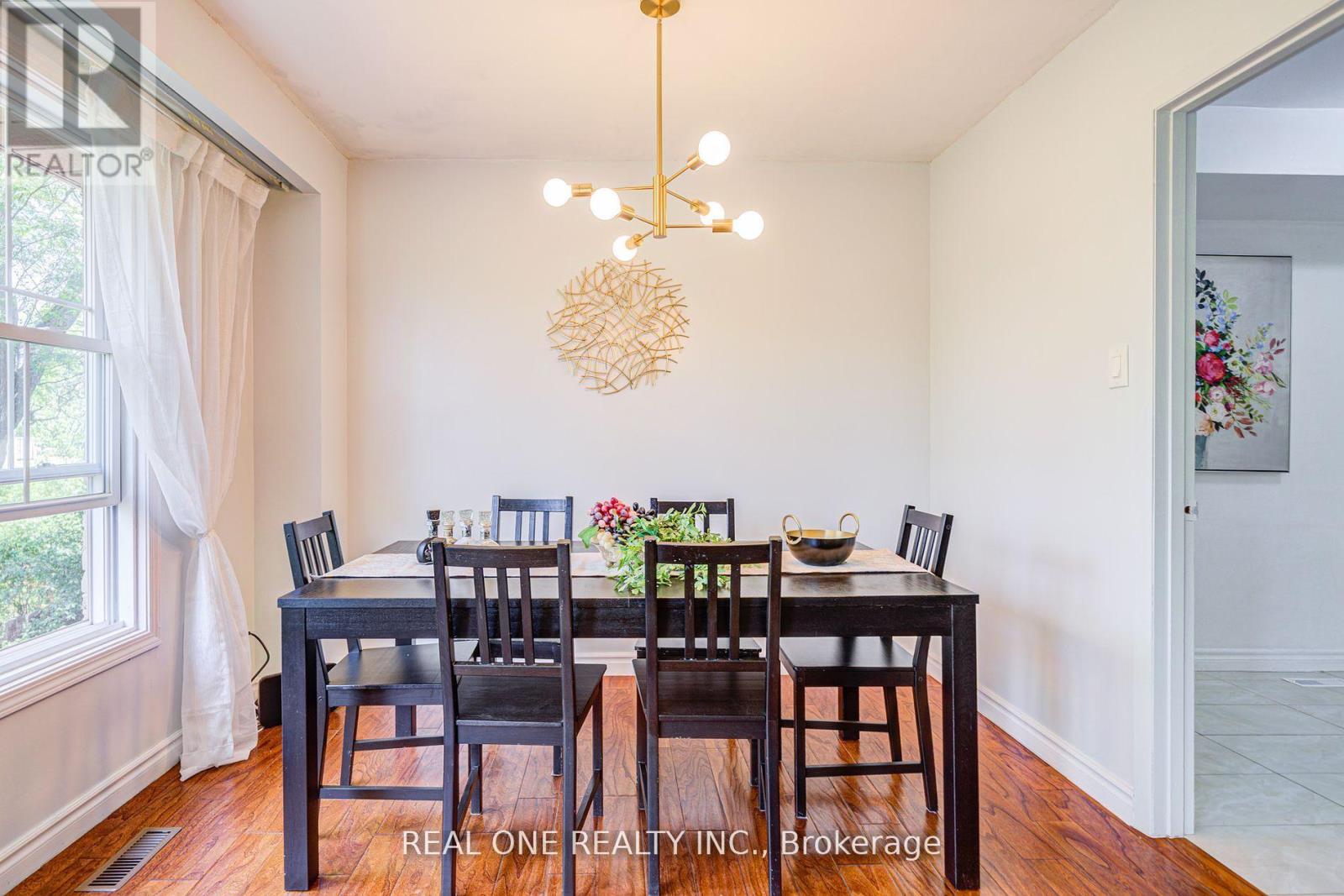 Photo 12 of 46 81 Brookmill Boulevard, Toronto ON
