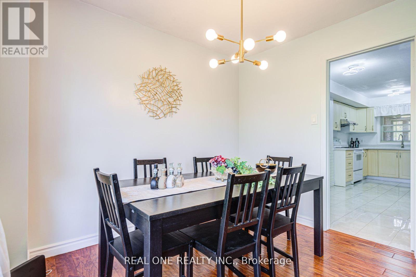 Photo 14 of 46 81 Brookmill Boulevard, Toronto ON