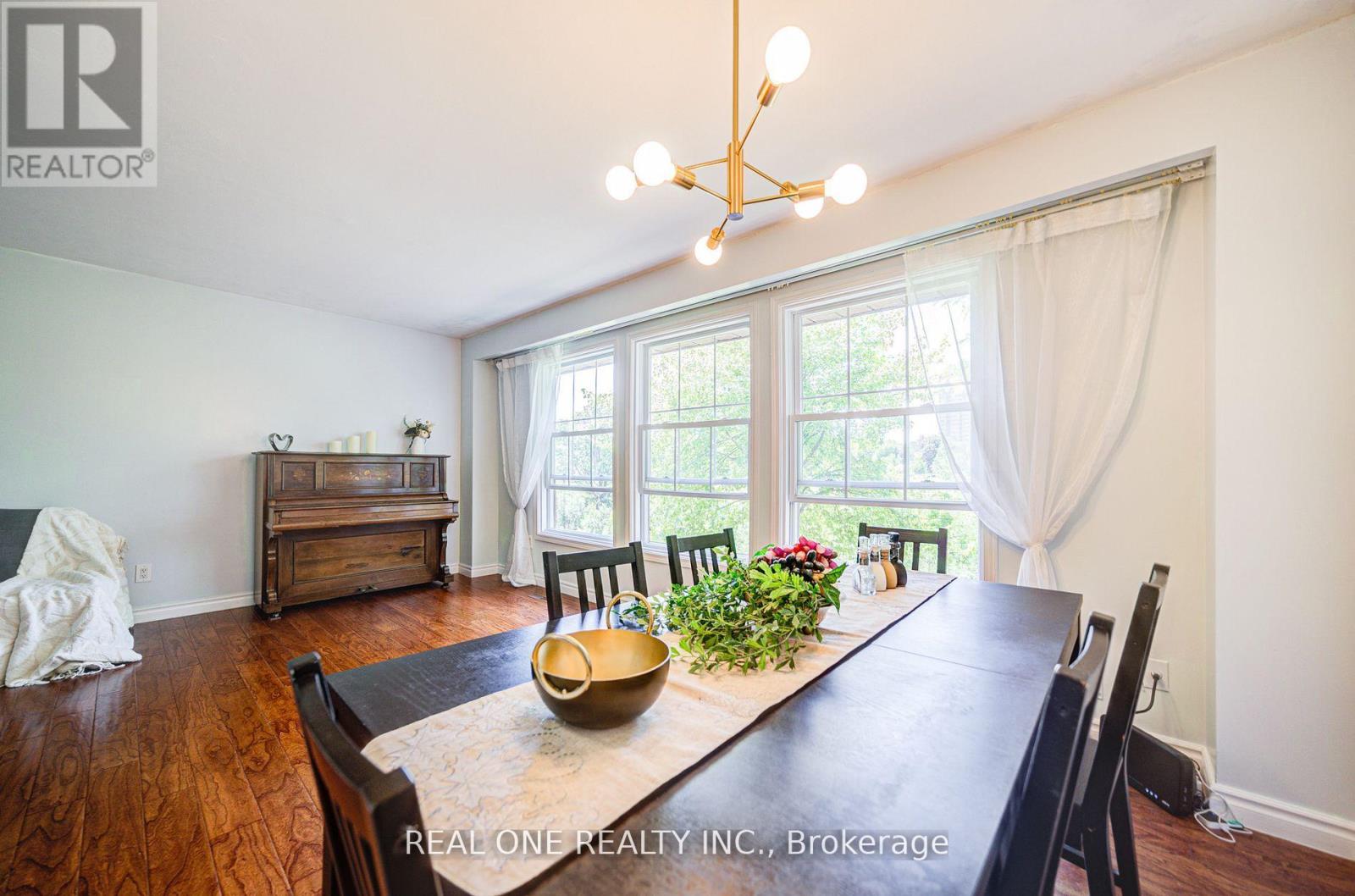 Photo 15 of 46 81 Brookmill Boulevard, Toronto ON