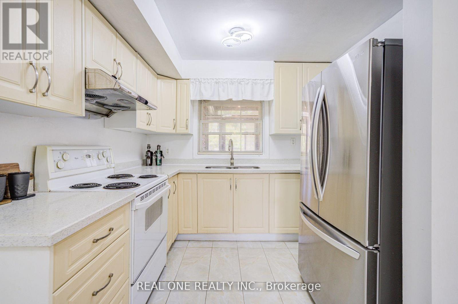Photo 19 of 46 81 Brookmill Boulevard, Toronto ON