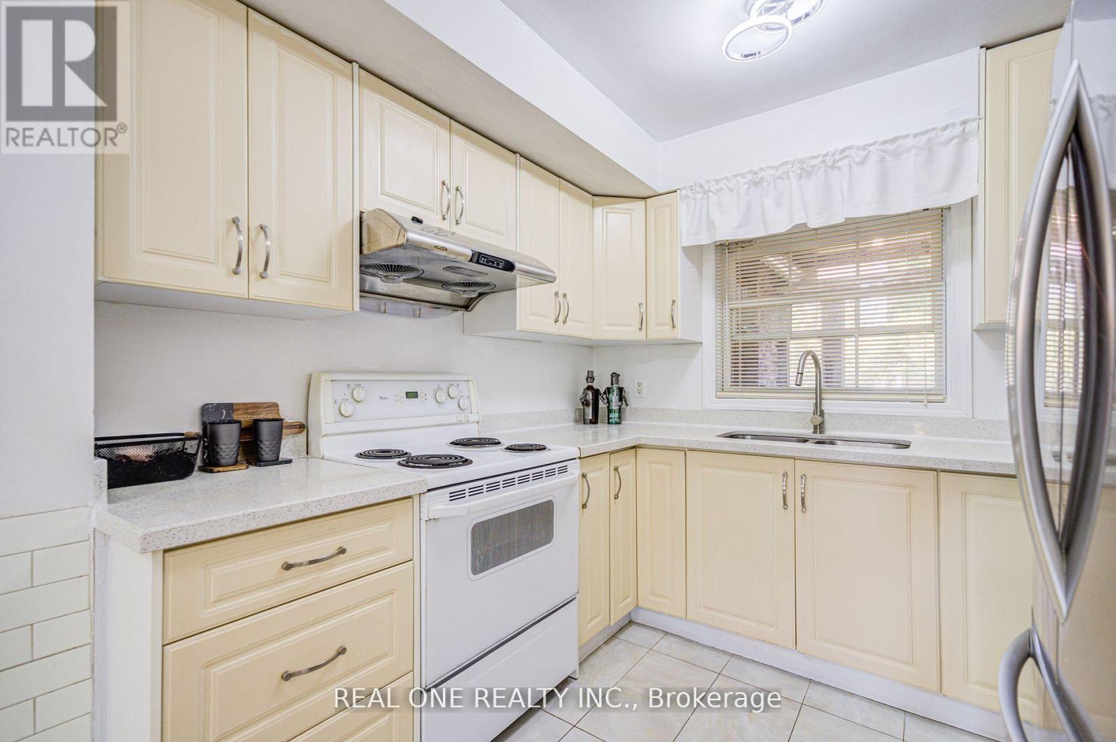 Photo 20 of 46 81 Brookmill Boulevard, Toronto ON