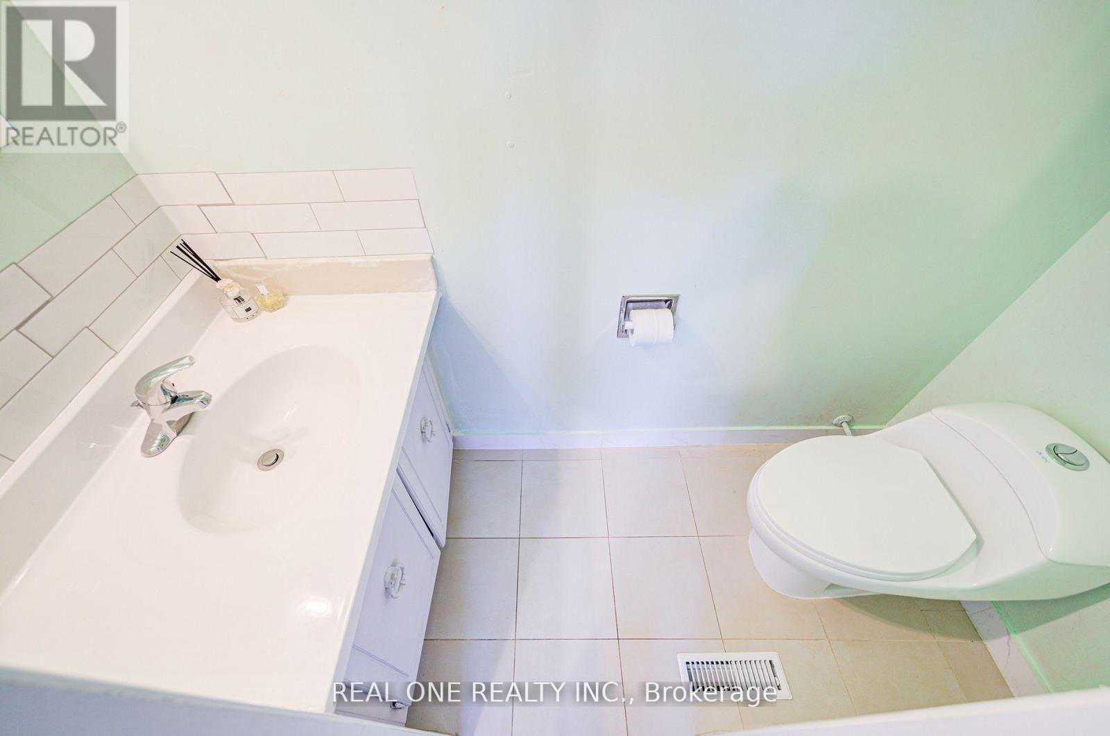 Photo 29 of 46 81 Brookmill Boulevard, Toronto ON