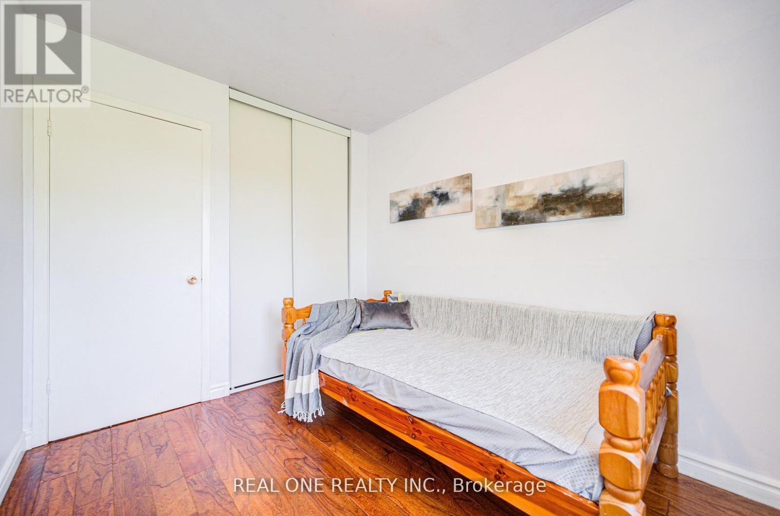 Photo 38 of 46 81 Brookmill Boulevard, Toronto ON