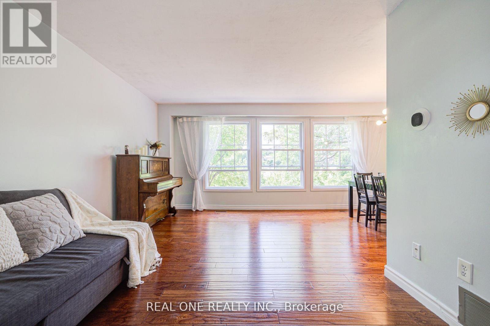 Photo 7 of 46 81 Brookmill Boulevard, Toronto ON