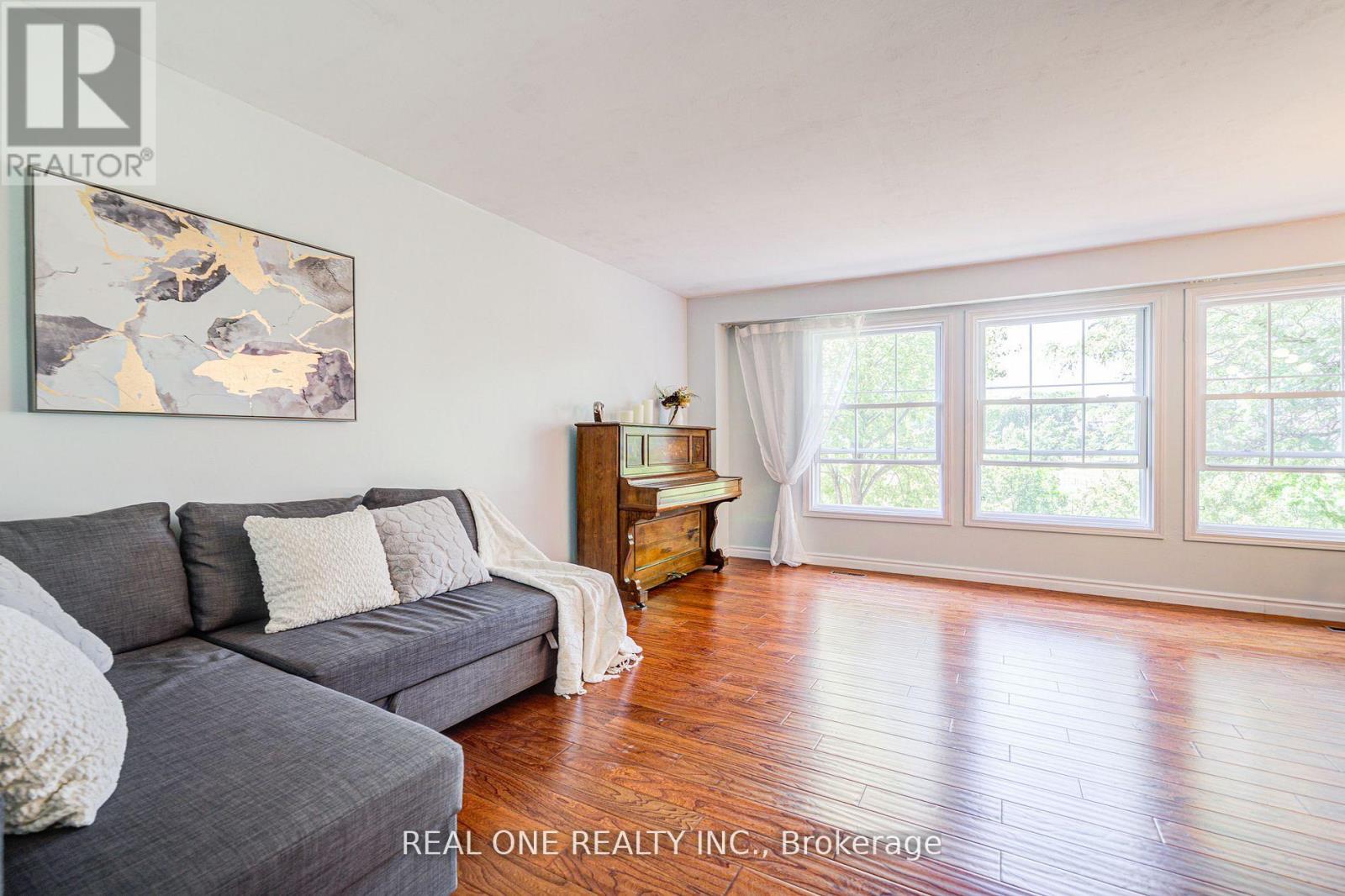 Photo 8 of 46 81 Brookmill Boulevard, Toronto ON