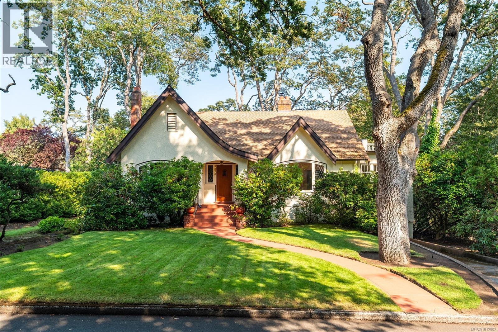  3375 Weald Road, Oak Bay
