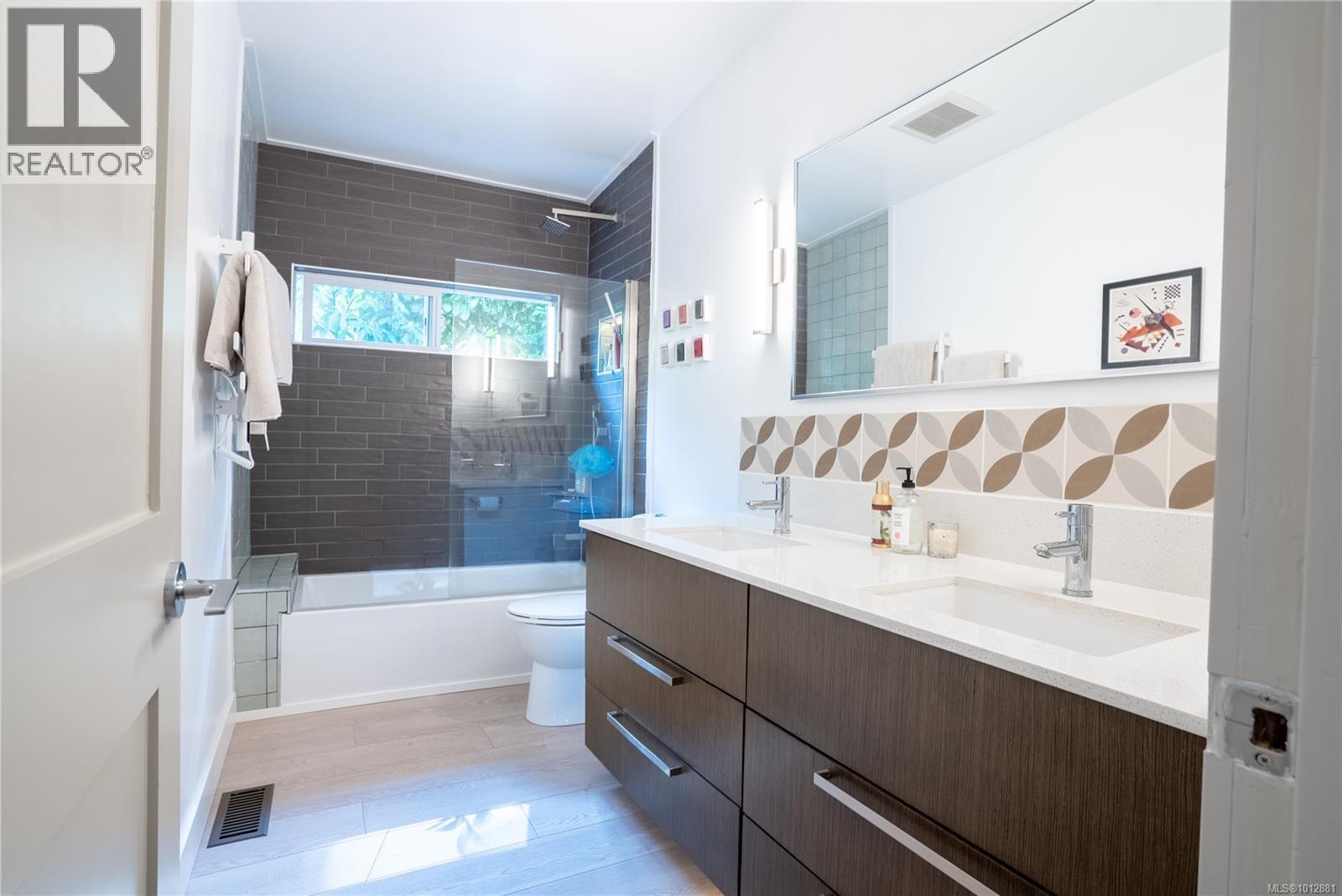 1376 Craigflower Rd, Esquimalt