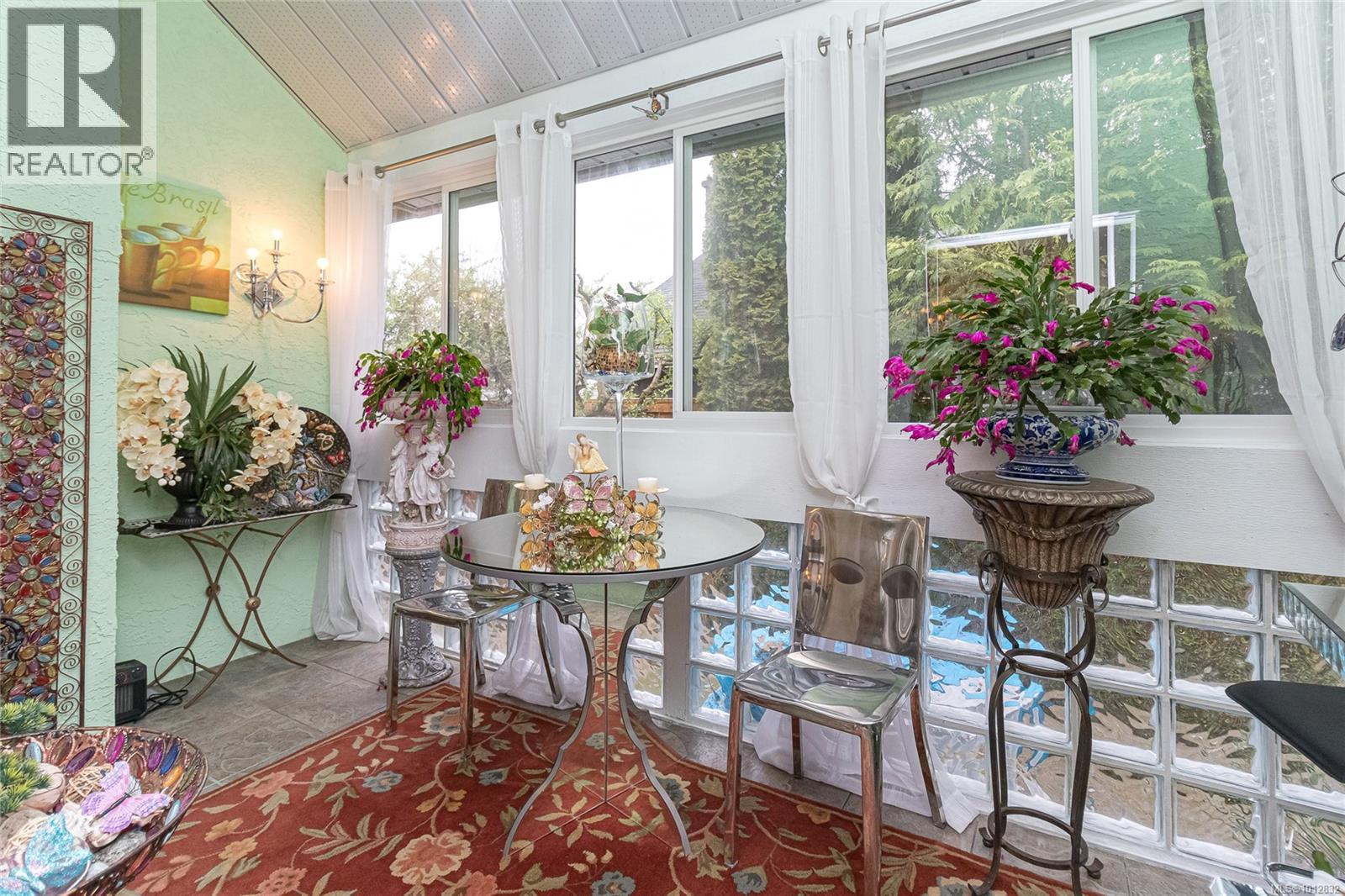  2735 Cadboro Bay Road, Oak Bay
