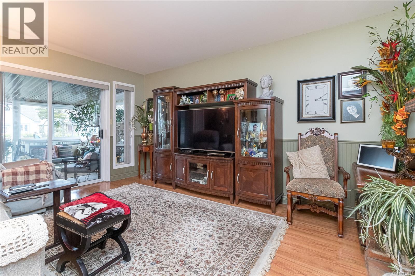  2735 Cadboro Bay Road, Oak Bay