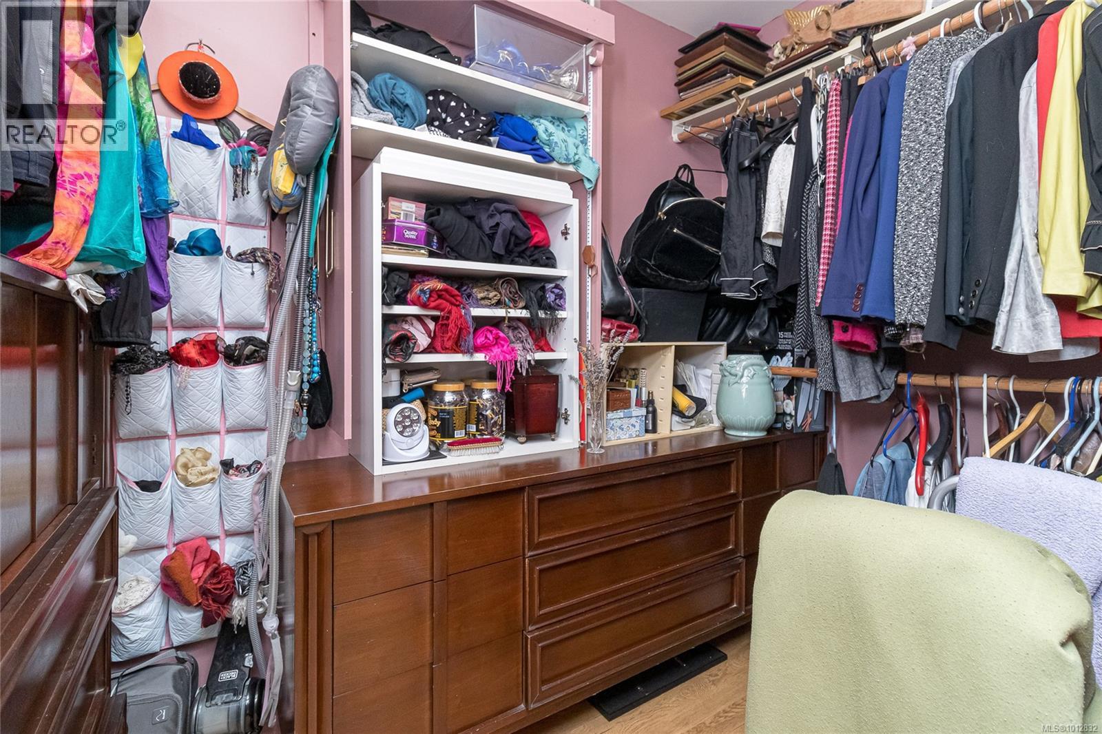  2735 Cadboro Bay Road, Oak Bay