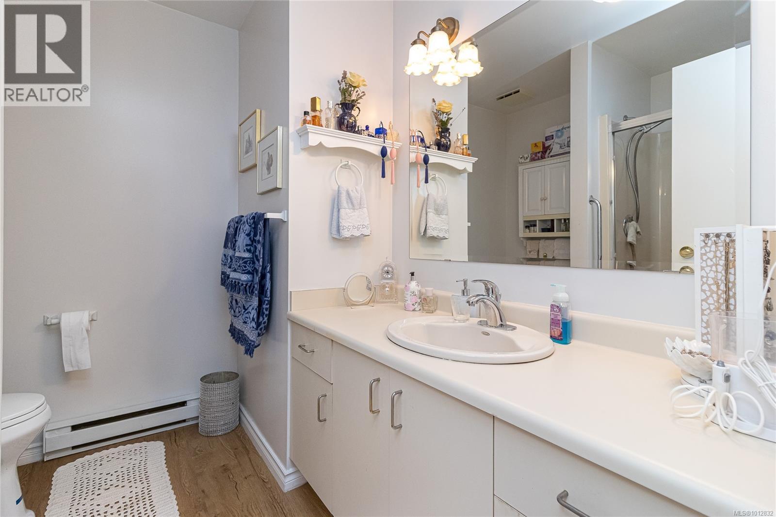  2735 Cadboro Bay Road, Oak Bay