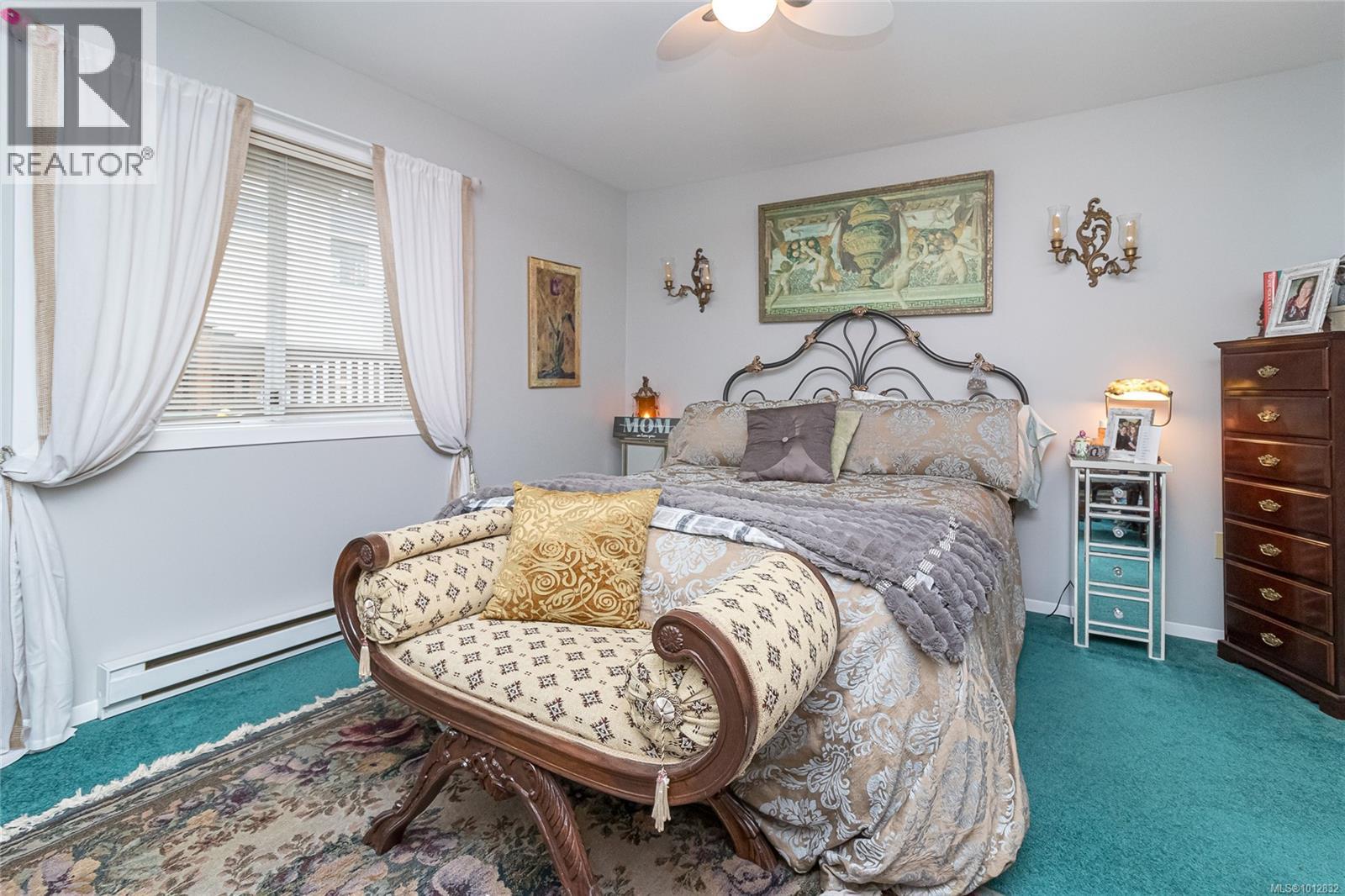  2735 Cadboro Bay Road, Oak Bay