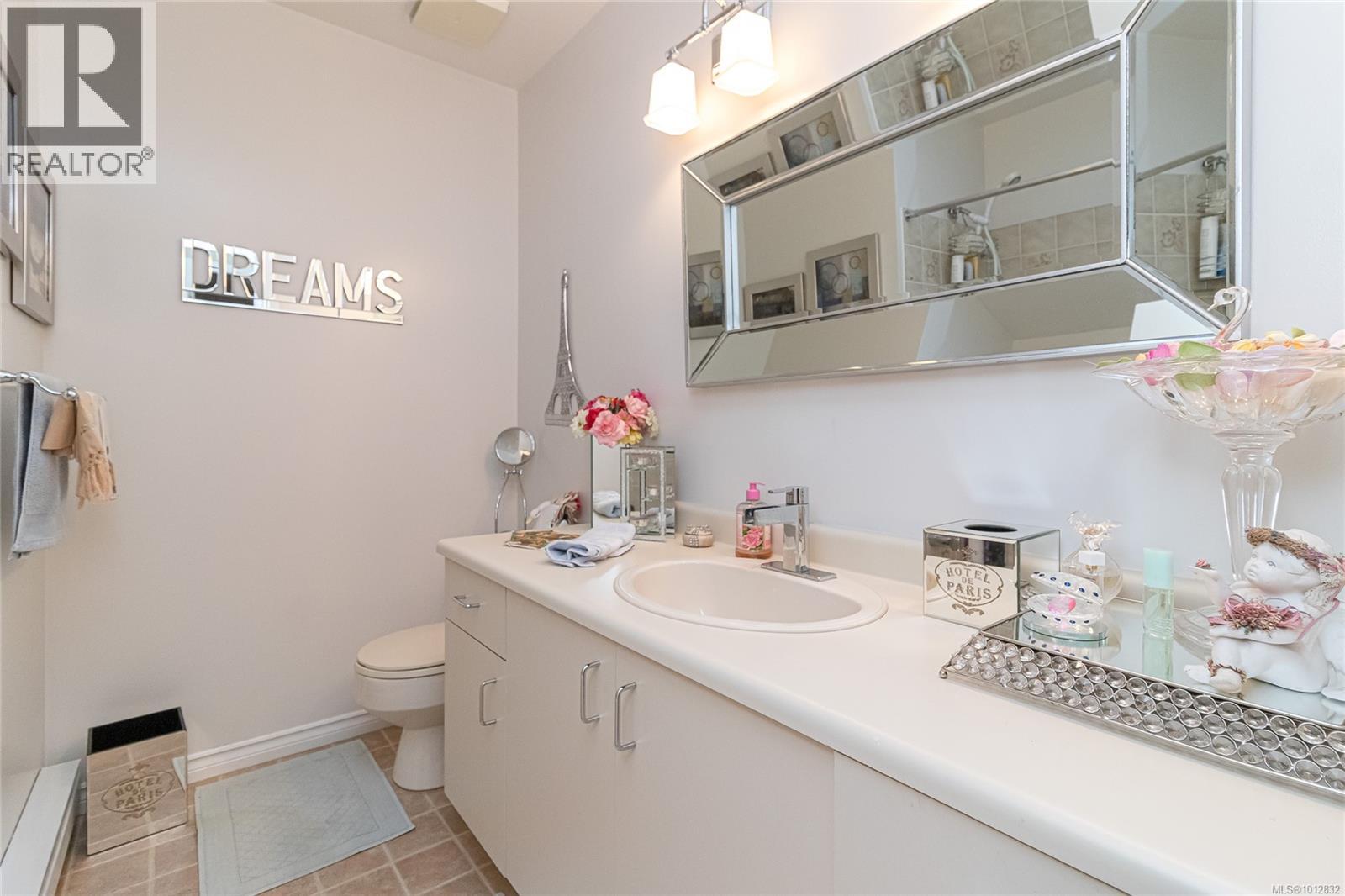  2735 Cadboro Bay Road, Oak Bay