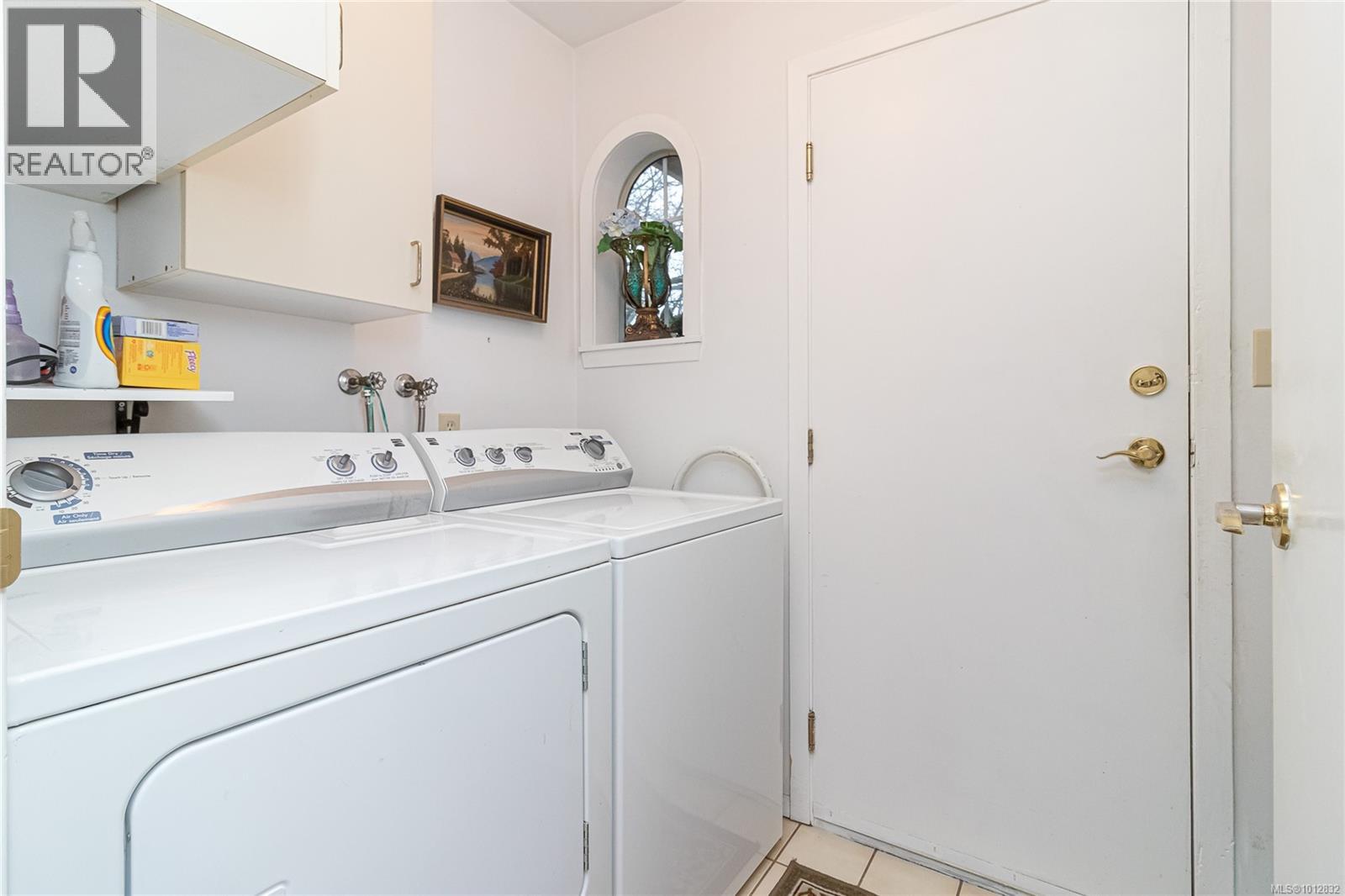  2735 Cadboro Bay Road, Oak Bay