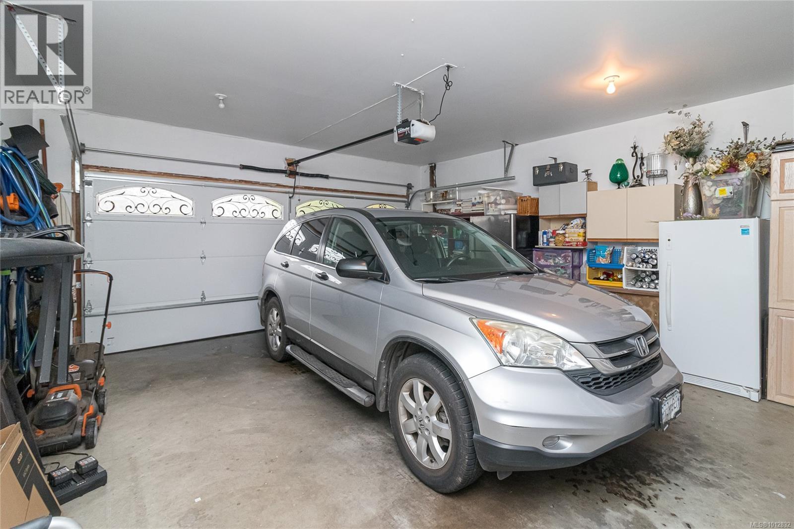  2735 Cadboro Bay Road, Oak Bay