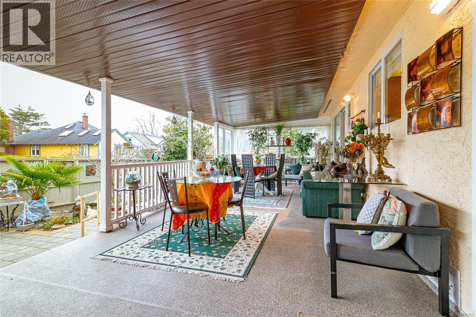  2735 Cadboro Bay Road, Oak Bay