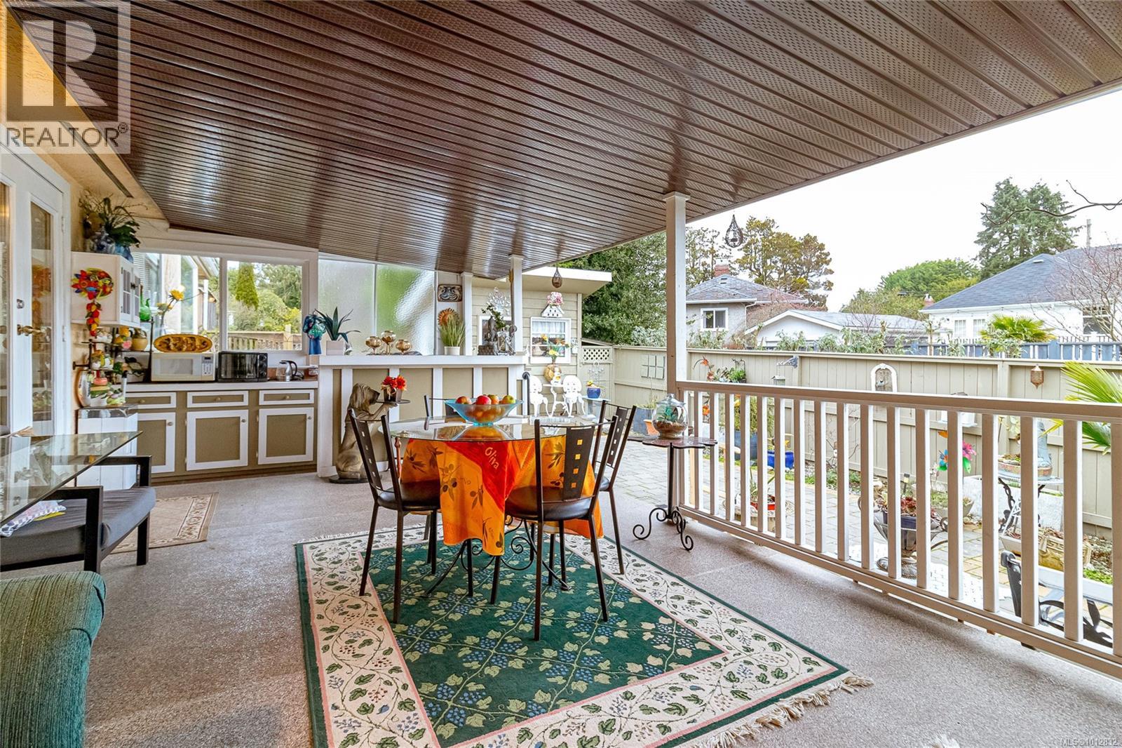  2735 Cadboro Bay Road, Oak Bay