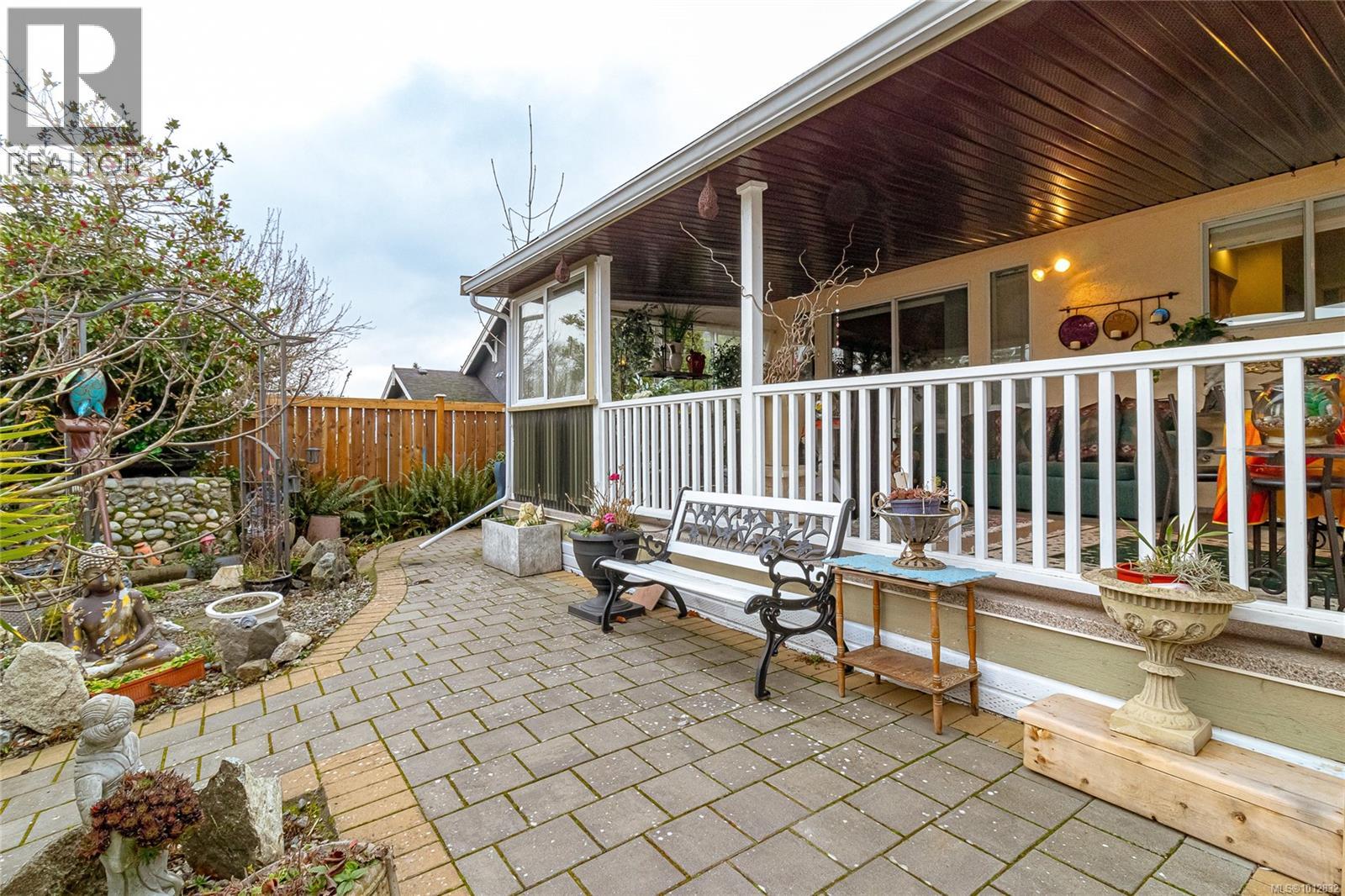  2735 Cadboro Bay Road, Oak Bay