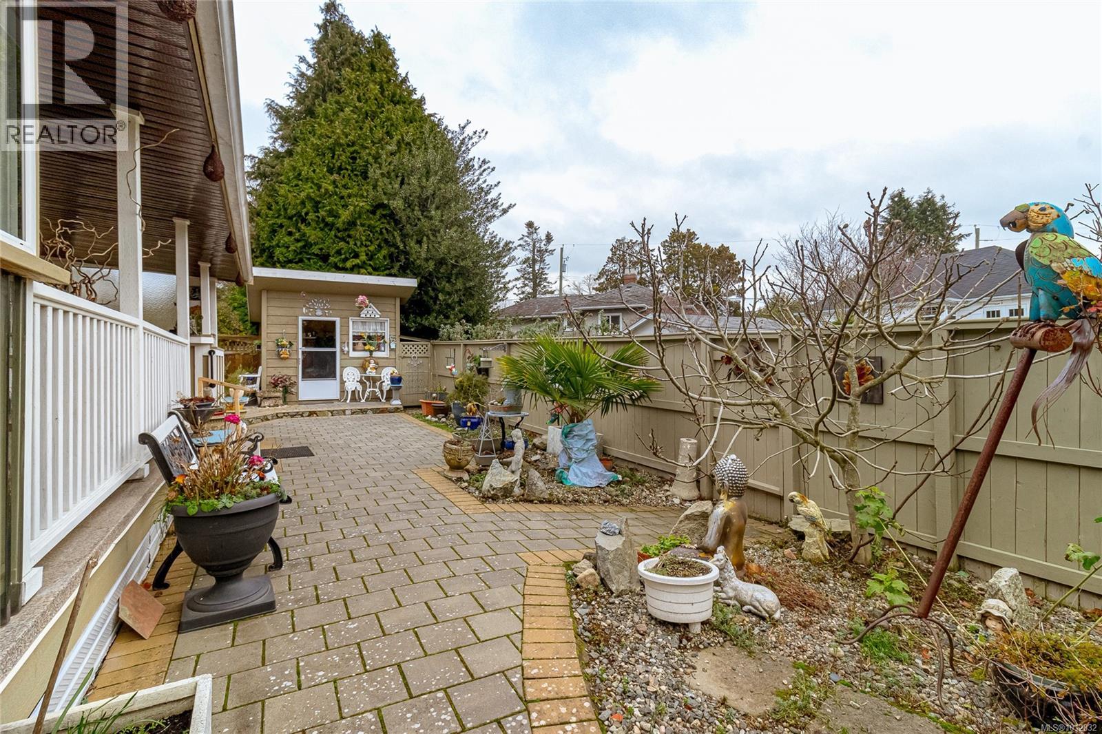  2735 Cadboro Bay Road, Oak Bay