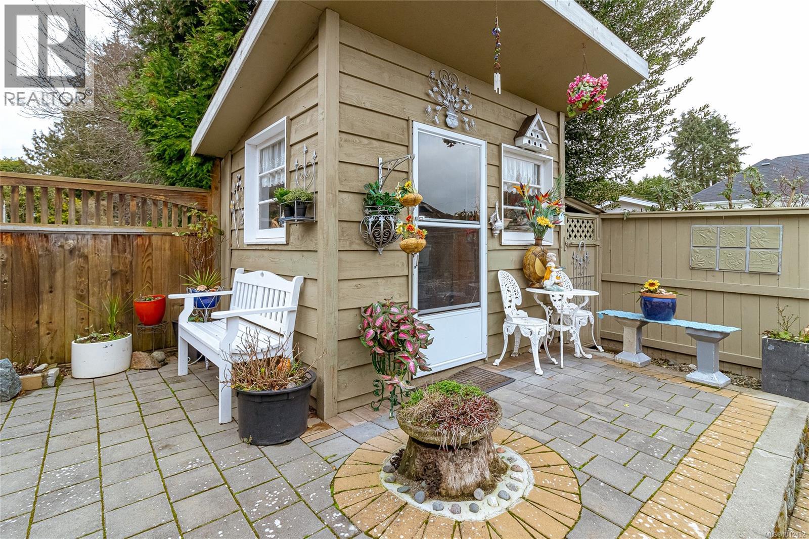  2735 Cadboro Bay Road, Oak Bay