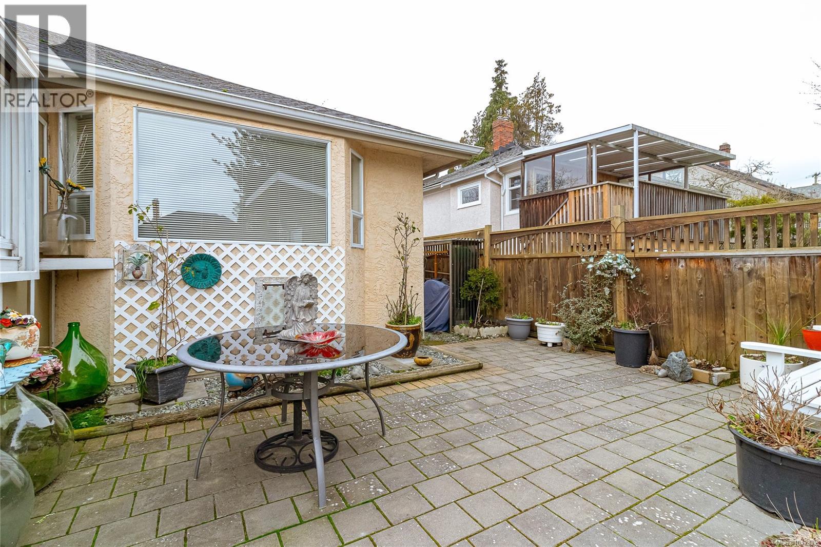  2735 Cadboro Bay Road, Oak Bay