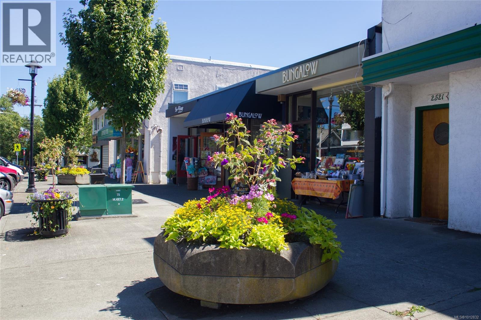  2735 Cadboro Bay Road, Oak Bay