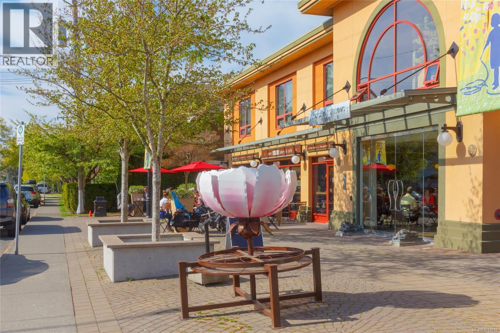  2735 Cadboro Bay Road, Oak Bay