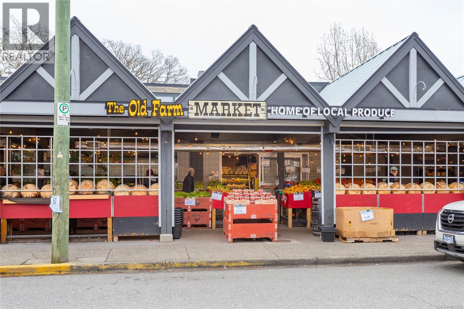  2735 Cadboro Bay Road, Oak Bay