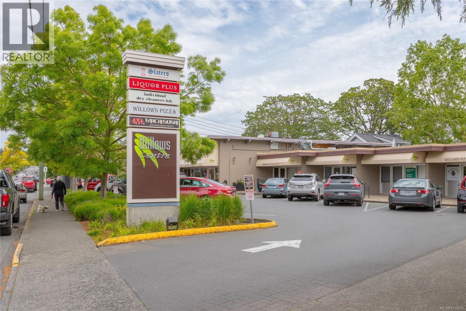  2735 Cadboro Bay Road, Oak Bay