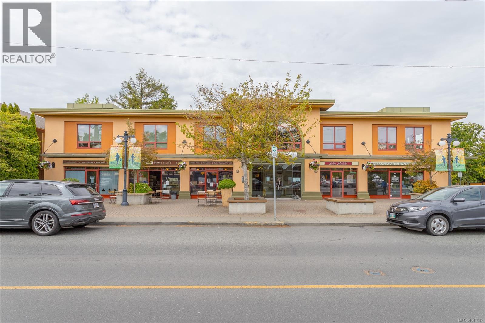  2735 Cadboro Bay Road, Oak Bay