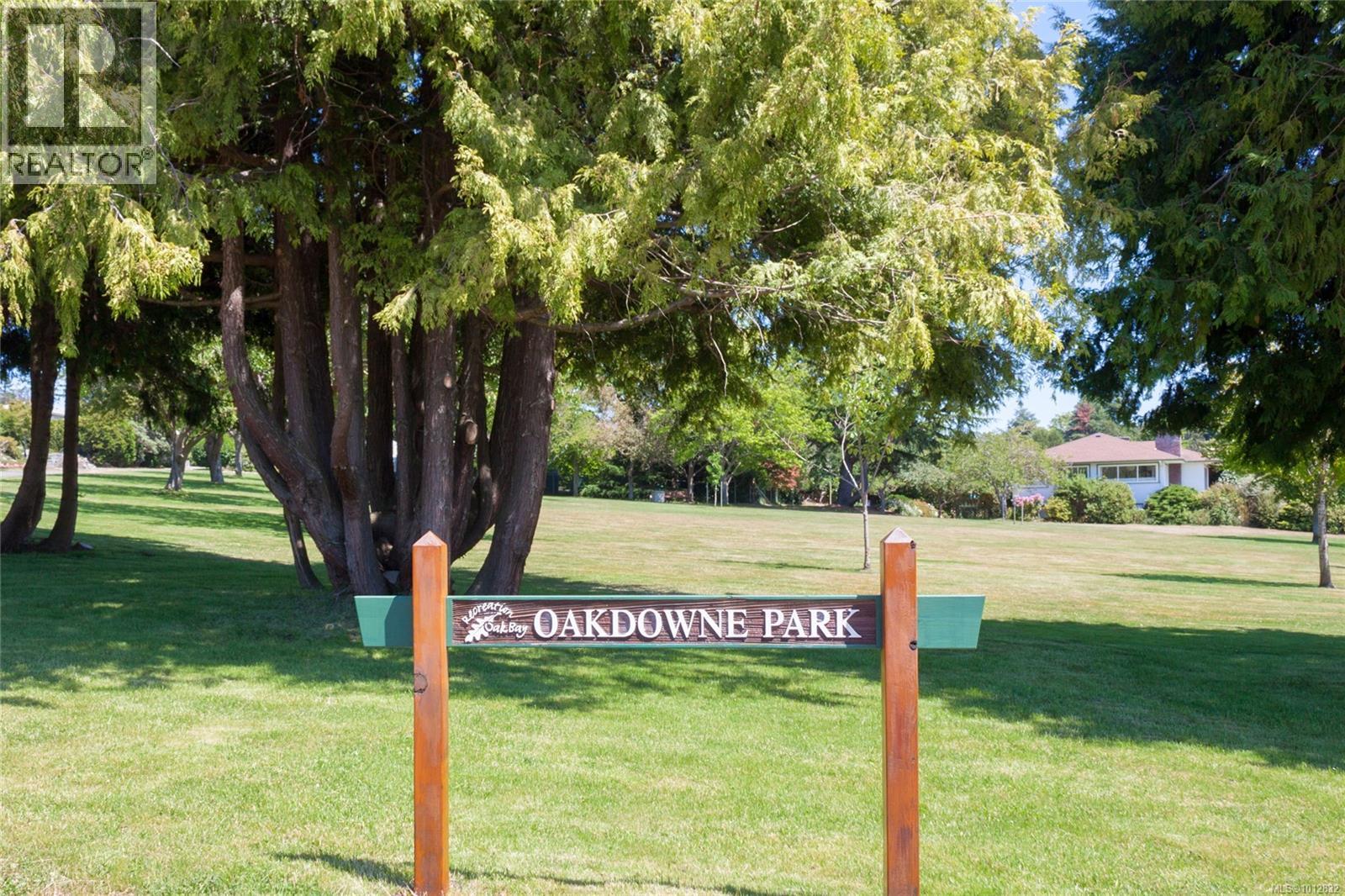  2735 Cadboro Bay Road, Oak Bay