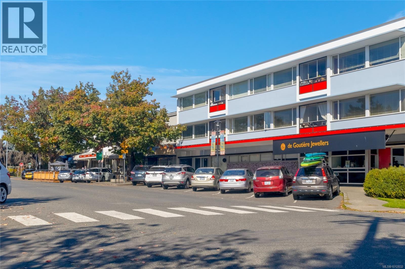  2735 Cadboro Bay Road, Oak Bay