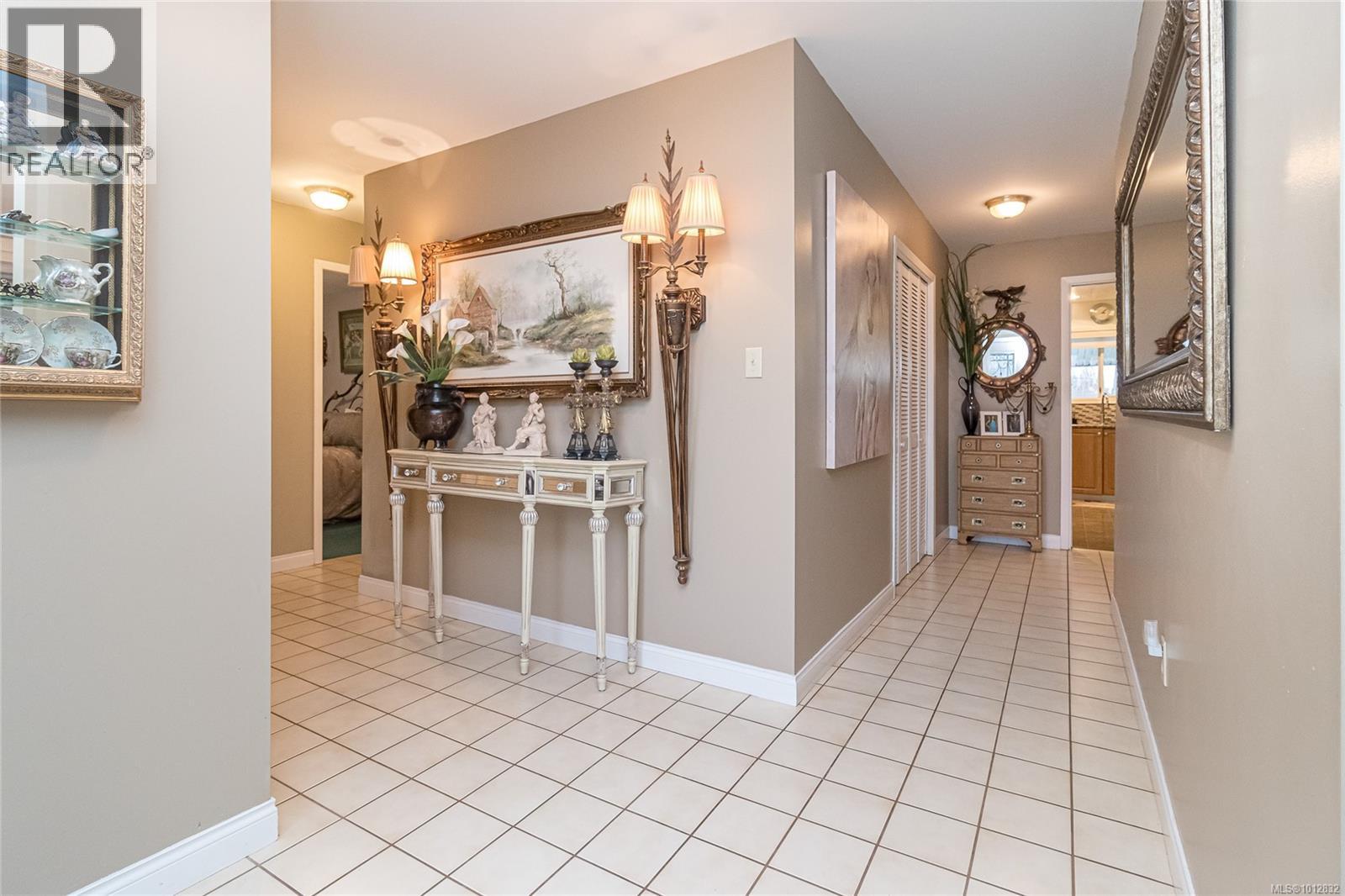  2735 Cadboro Bay Road, Oak Bay