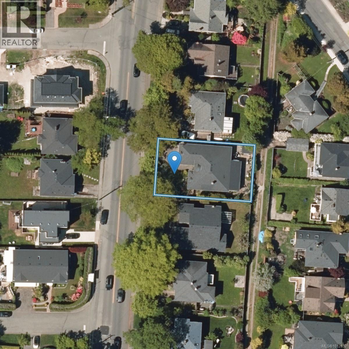  2735 Cadboro Bay Road, Oak Bay