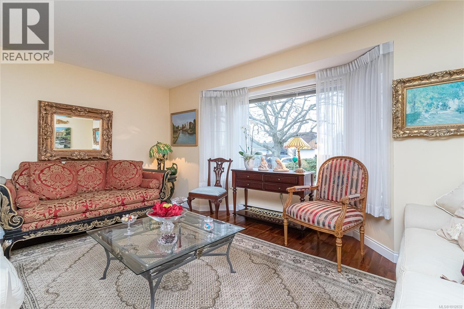  2735 Cadboro Bay Road, Oak Bay
