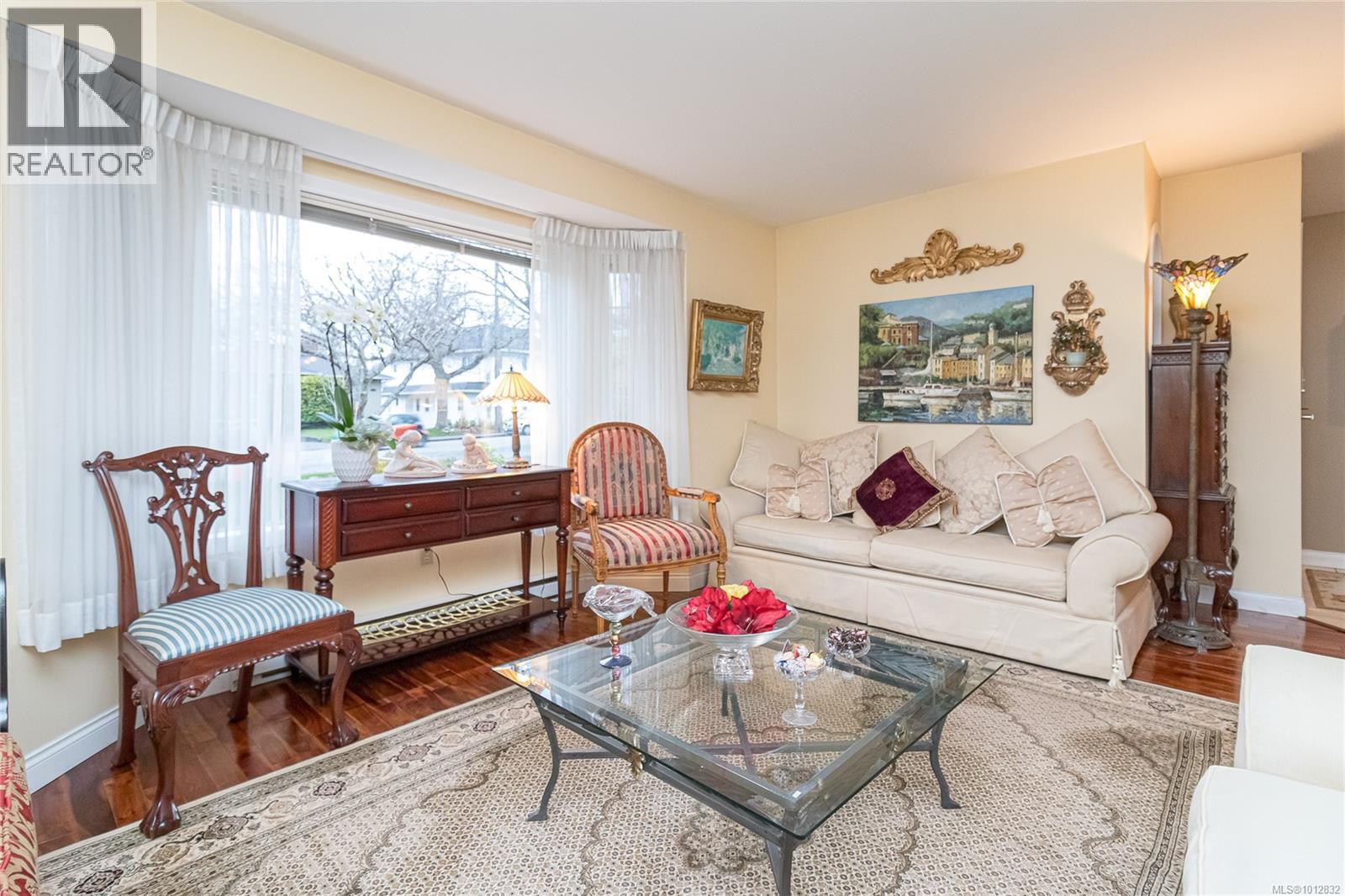 2735 Cadboro Bay Road, Oak Bay