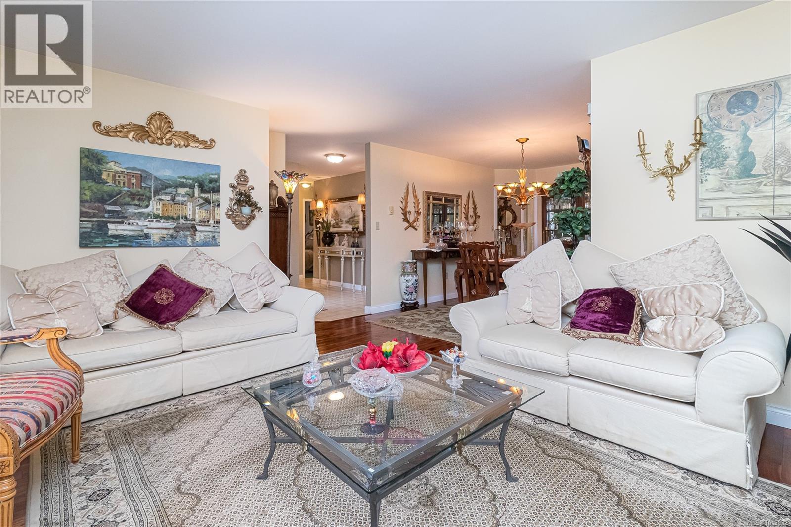  2735 Cadboro Bay Road, Oak Bay