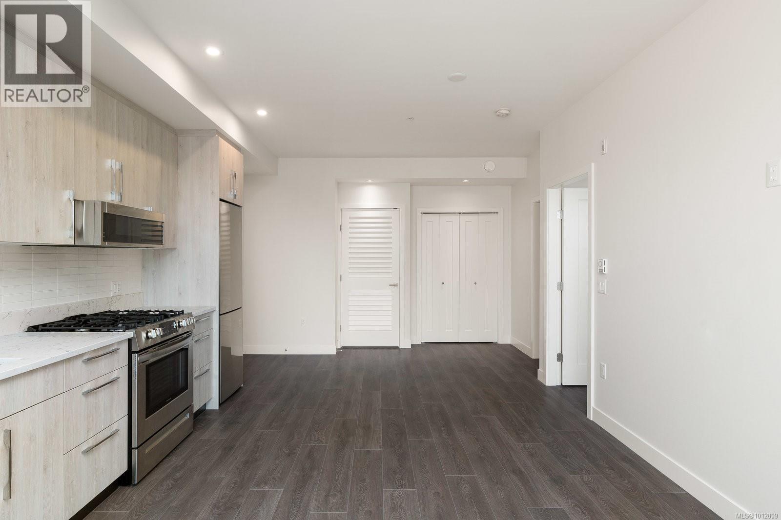 407 9864 Fourth Street, Sidney
