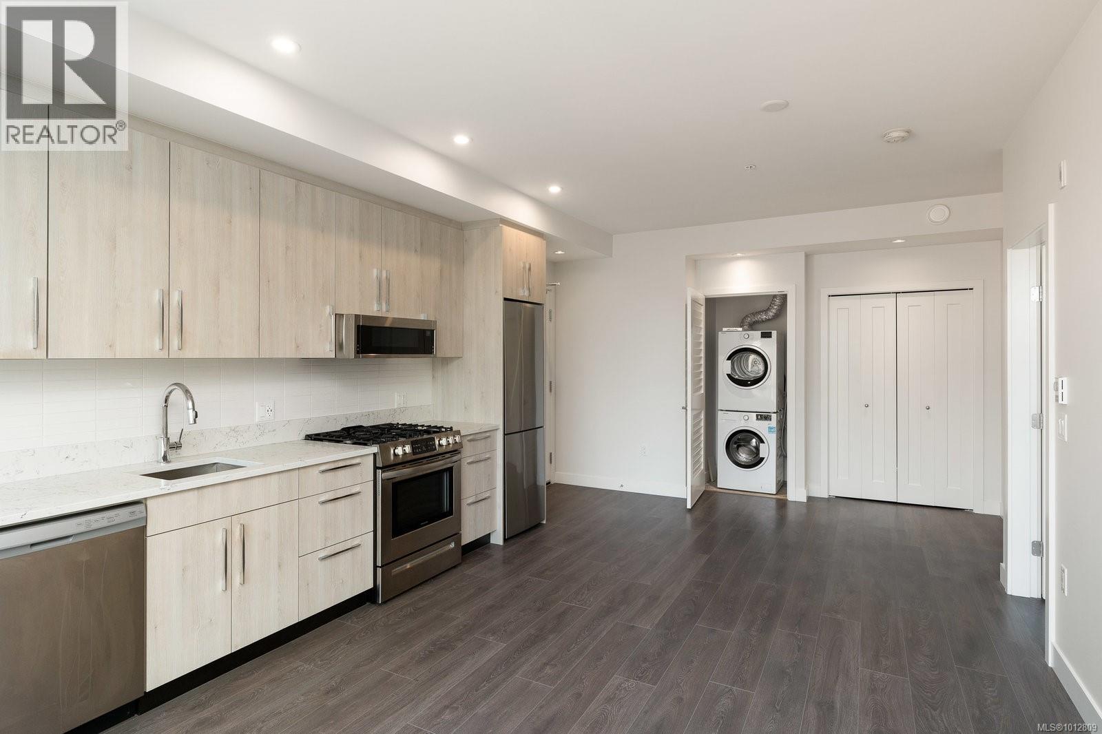 407 9864 Fourth Street, Sidney