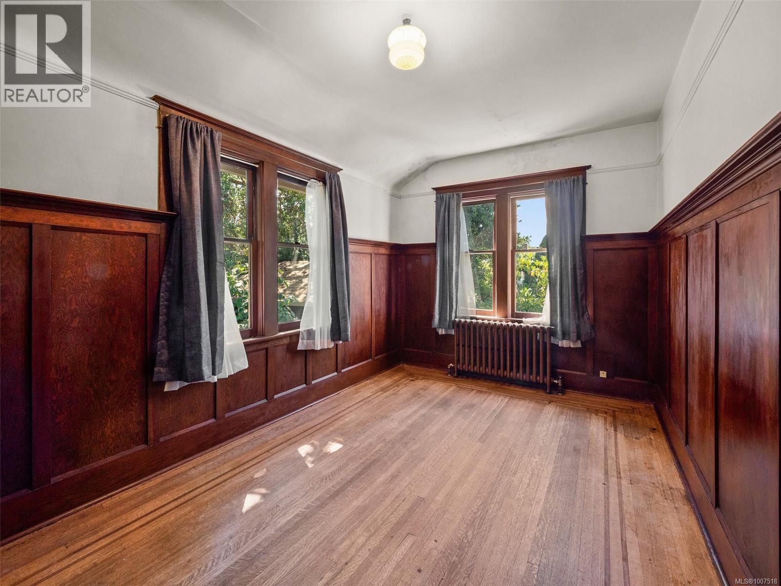 1353 Craigdarroch Rd, Victoria