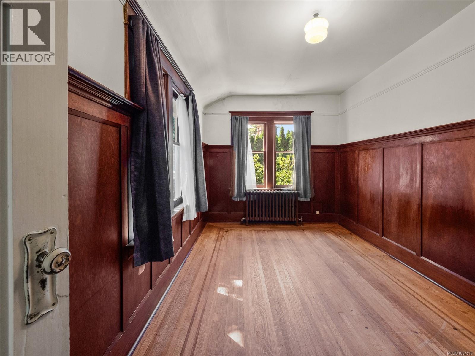 1353 Craigdarroch Rd, Victoria