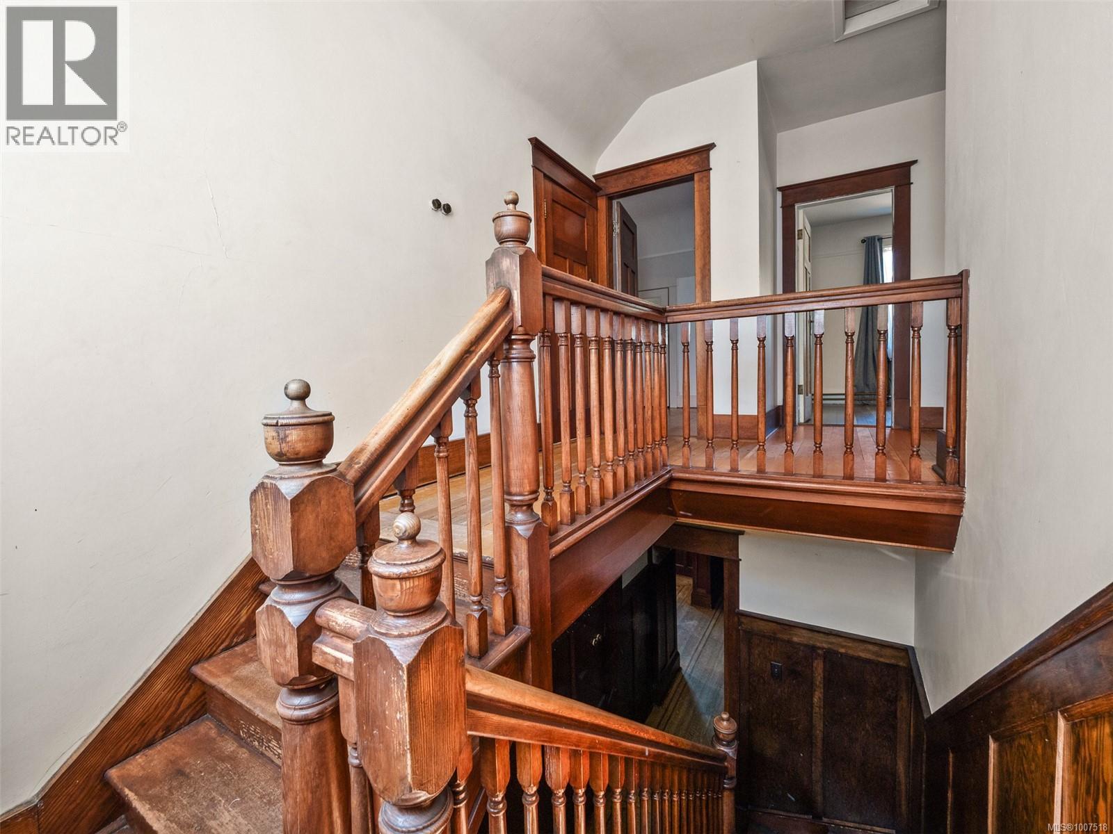 1353 Craigdarroch Rd, Victoria