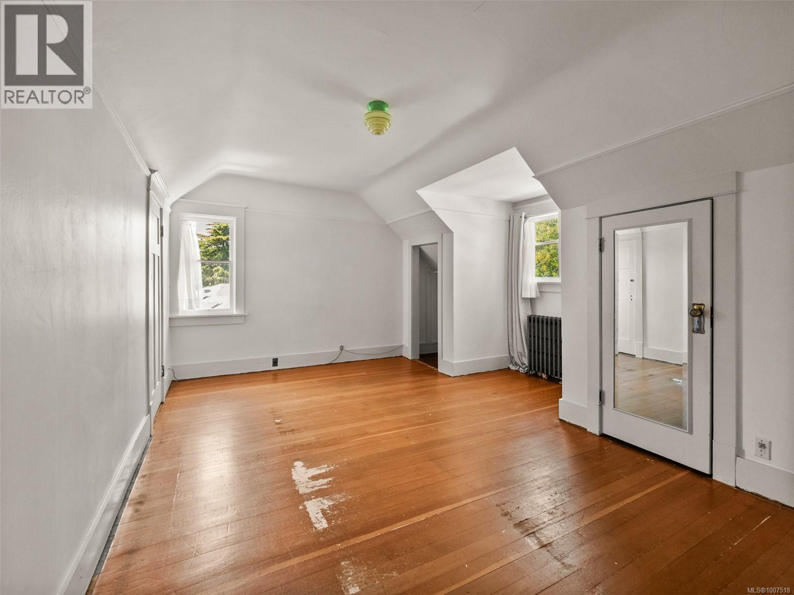 1353 Craigdarroch Rd, Victoria