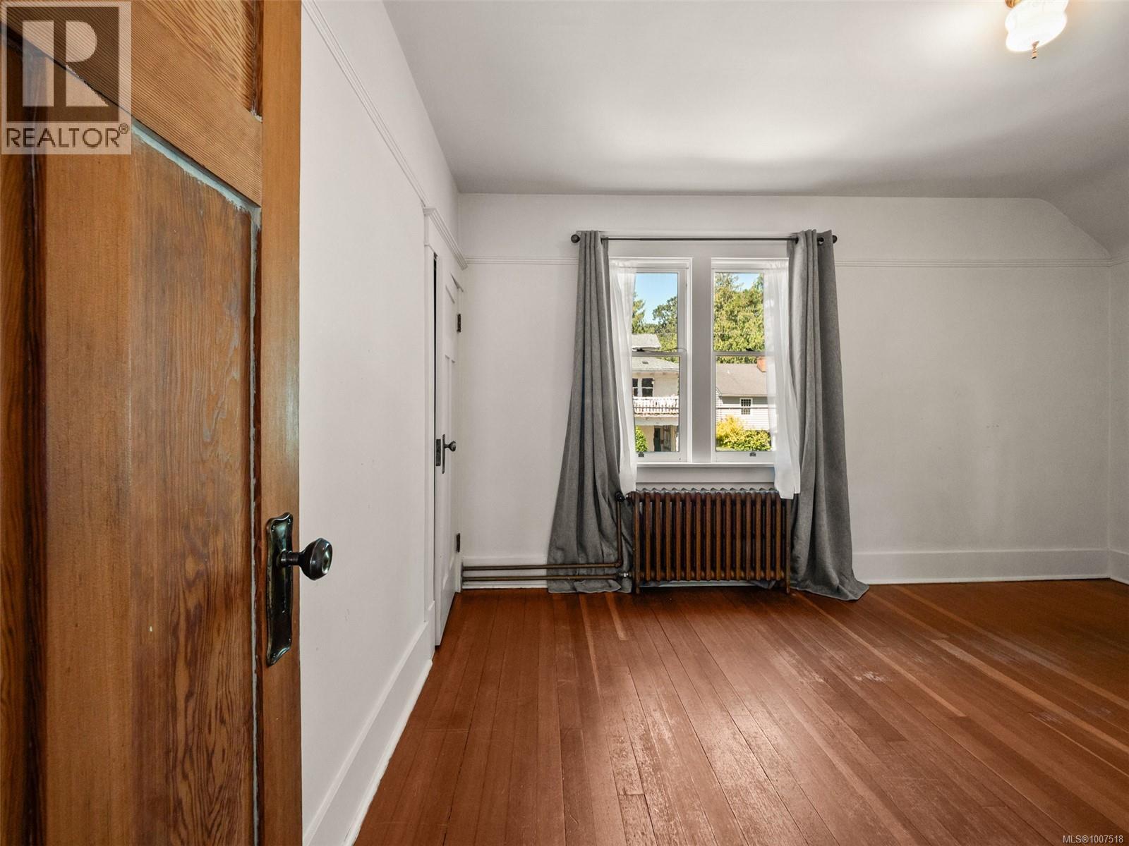 1353 Craigdarroch Rd, Victoria
