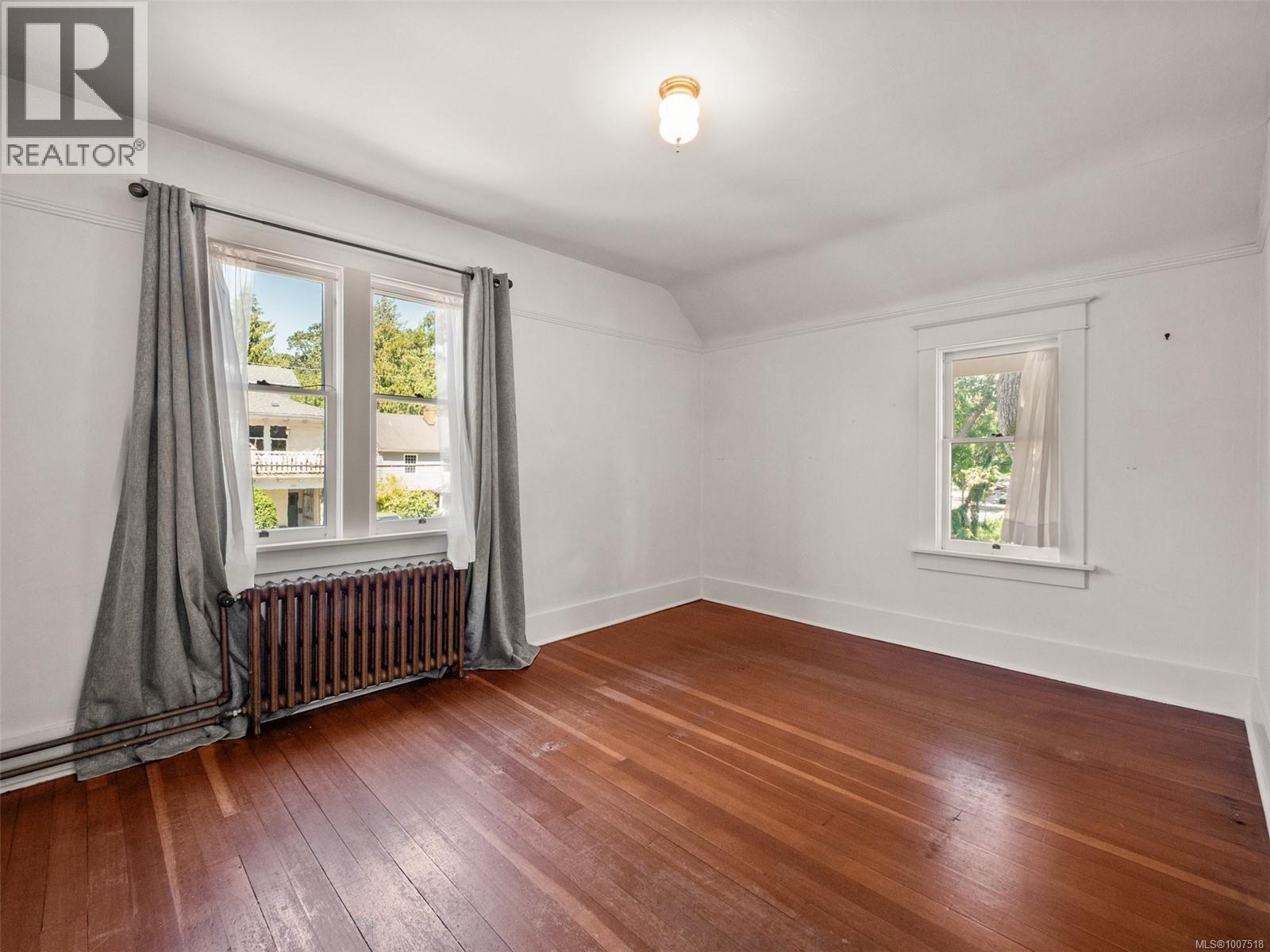 1353 Craigdarroch Rd, Victoria