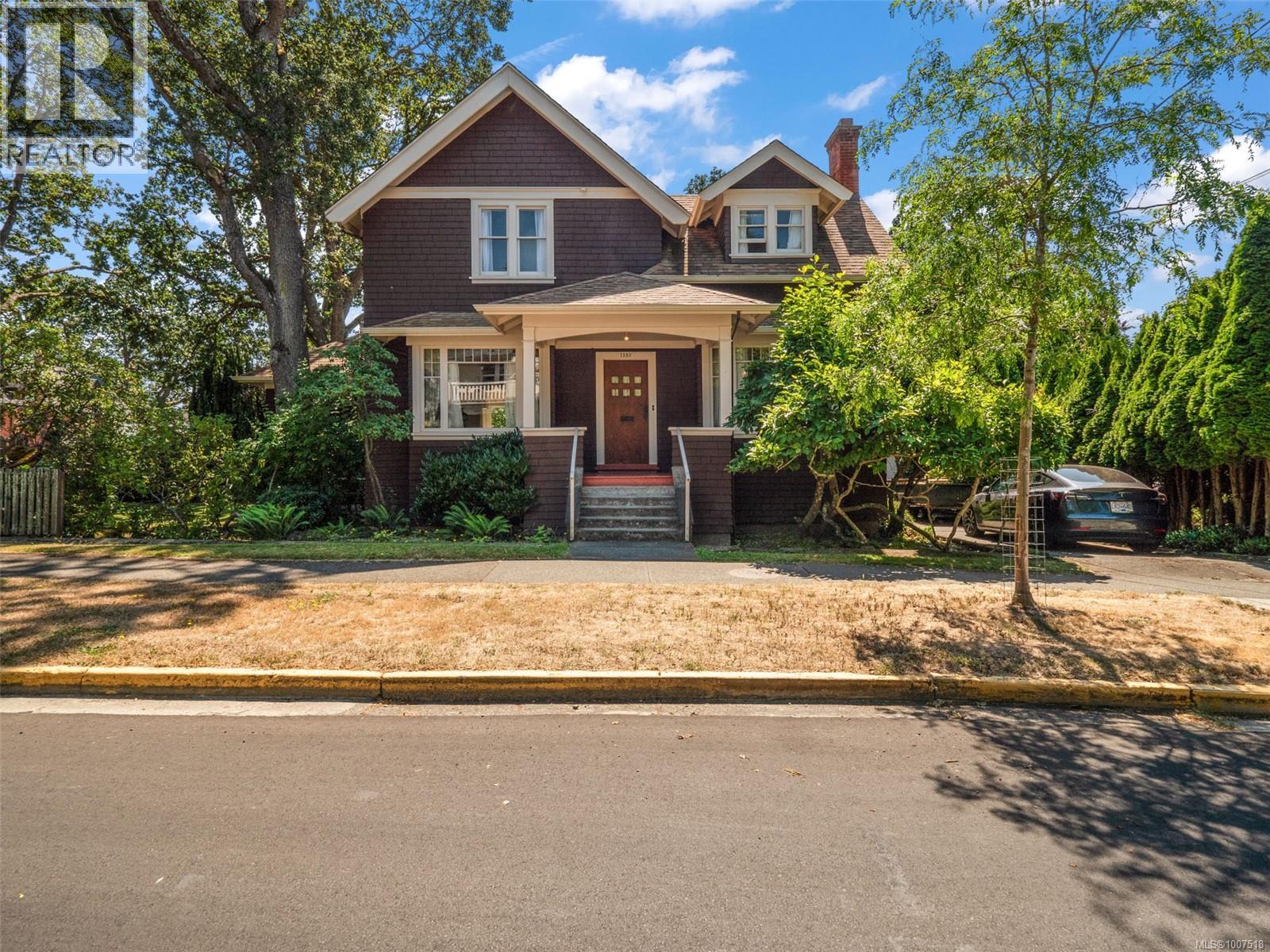 1353 Craigdarroch Rd, Victoria