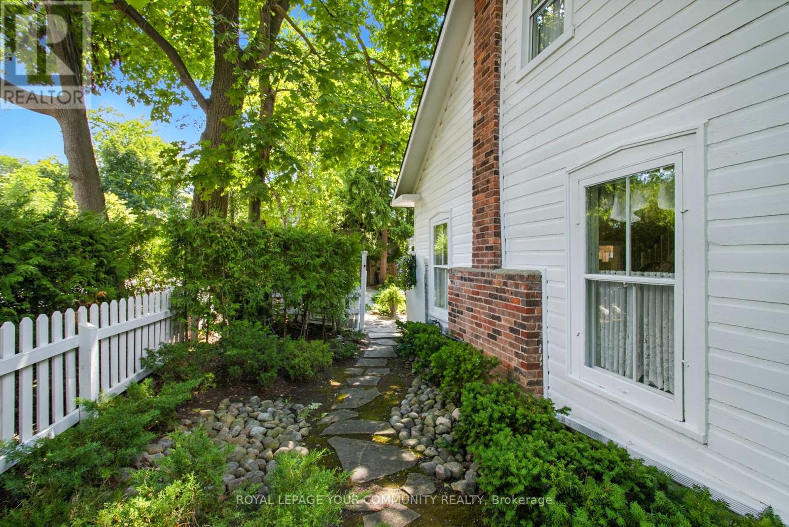 Photo 3 of 39 Colborne Street, Markham ON